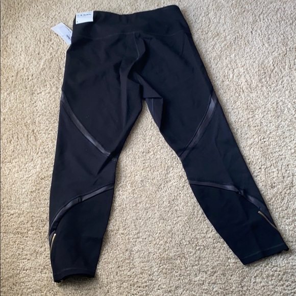 NWT 7/8 old navy black leggings szL w zipper - Picture 2 of 3